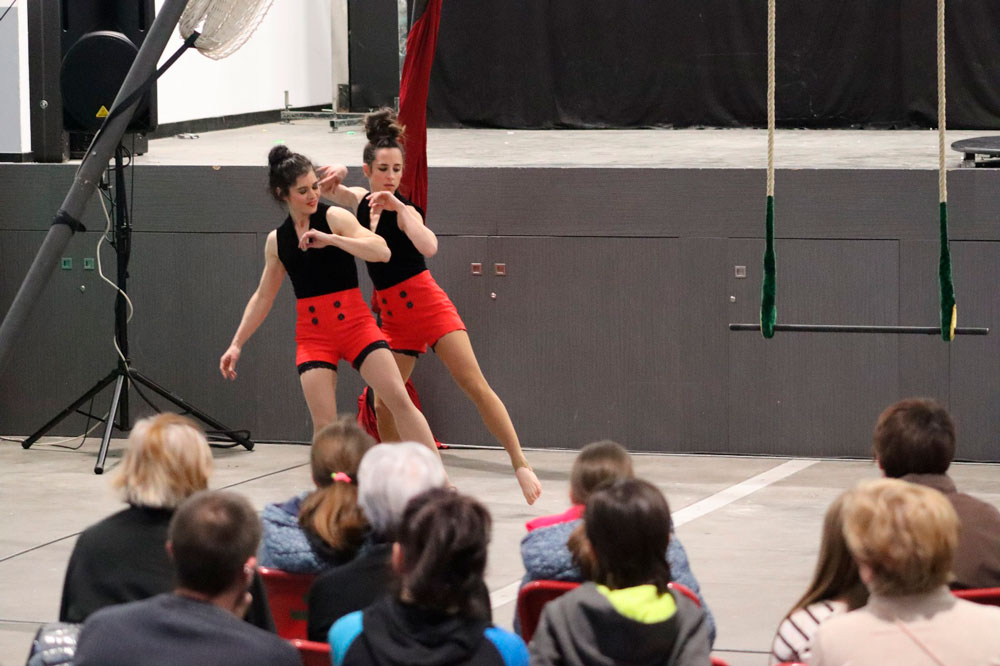 Cris-y-Carmen-numero-de-trapecio-bajo