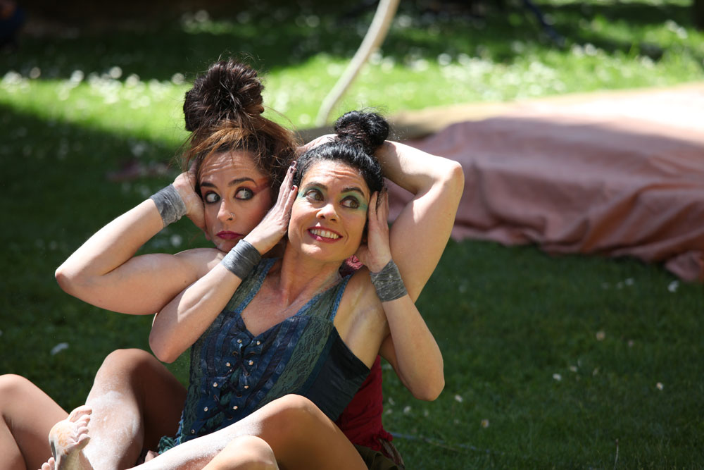 duo-de-circo-Cristina-y-Carmen